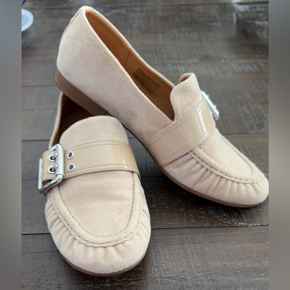 UGG Shoes - UGG Women's Tan Loafers with Buckle, size 7